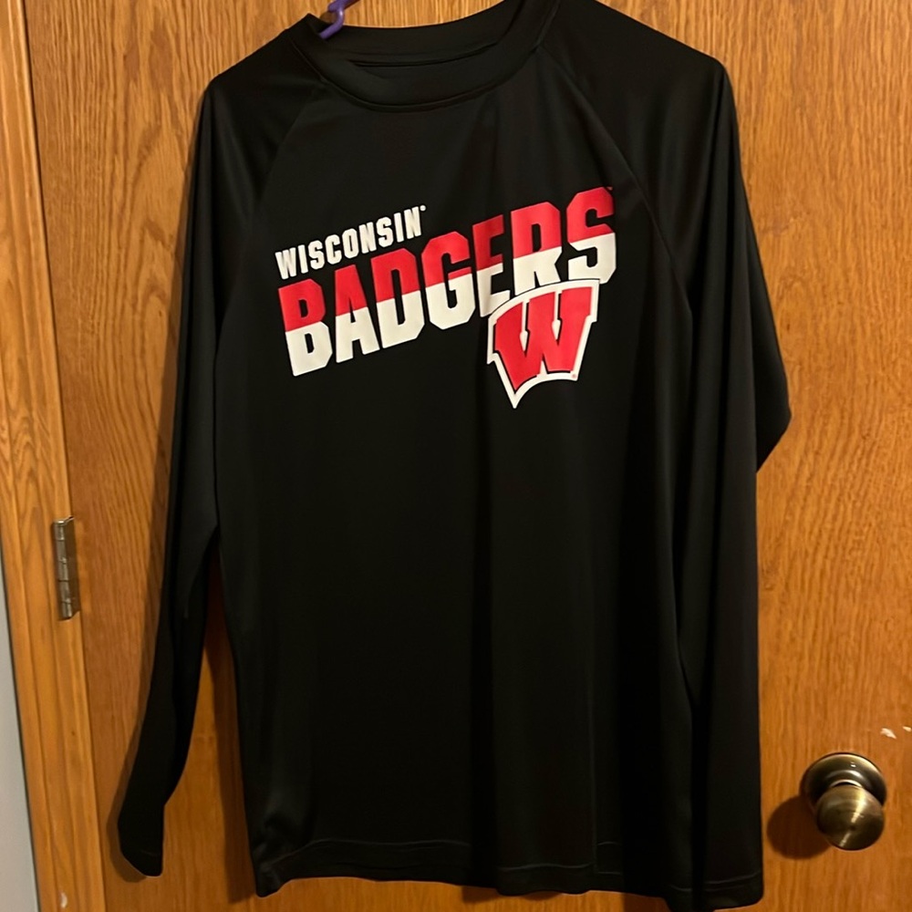 Men's WI Badgers Di-fit shirt Size Medium
